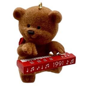 Hallmark 1991 “Notes of Cheer” Christmas Ornament